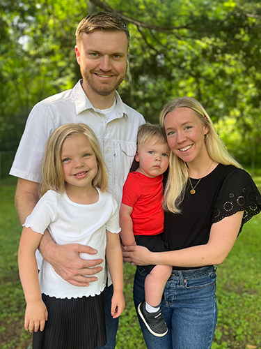 Sarah Richardson photo with her family