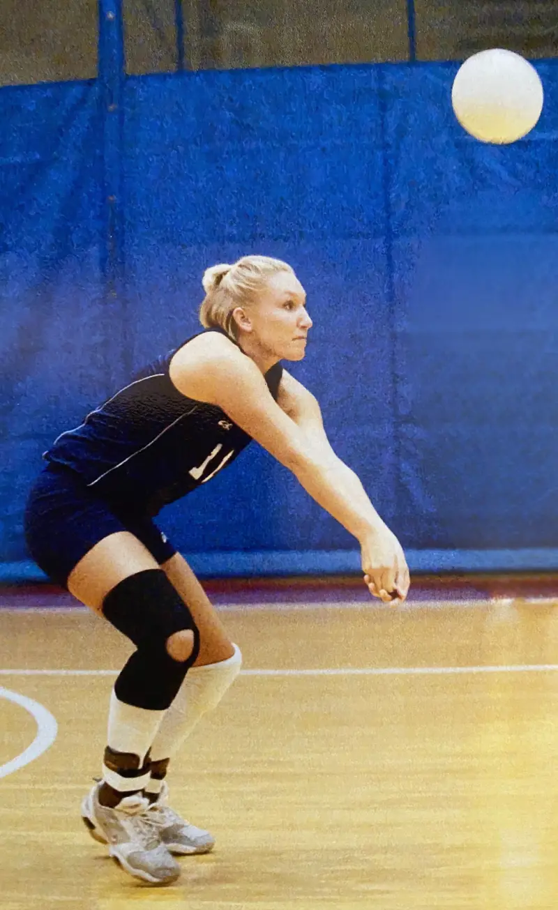 ashley elpers playing volleyball