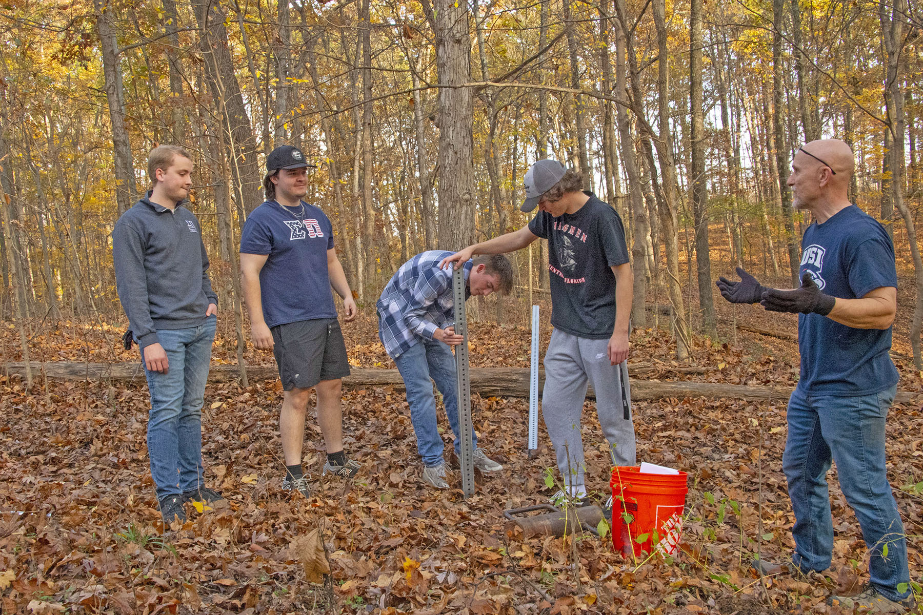 Students installing posts for the directional signage along trails at the 1st Trail Clean Up and Weed Wrangle. 