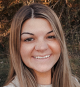 Casual portrait of USI psychology graduate Alyssa Bolen