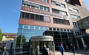 Students tour St. Franziskus-Hospital in Munster