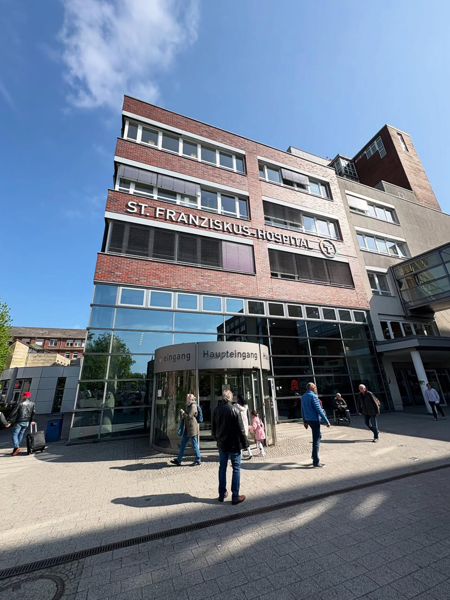 Students tour St. Franziskus-Hospital in Munster