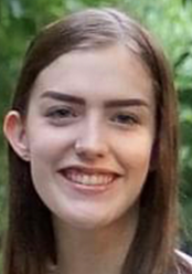 casual portrait of USI psychology graduate Sarah Siebers