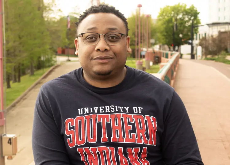 Casual portrait of USI mathematics and statistics graduate Kelvin Anderson